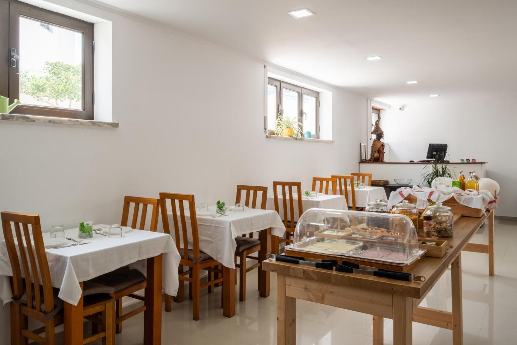 West Side Guesthouse เปนิช ภายนอก รูปภาพ