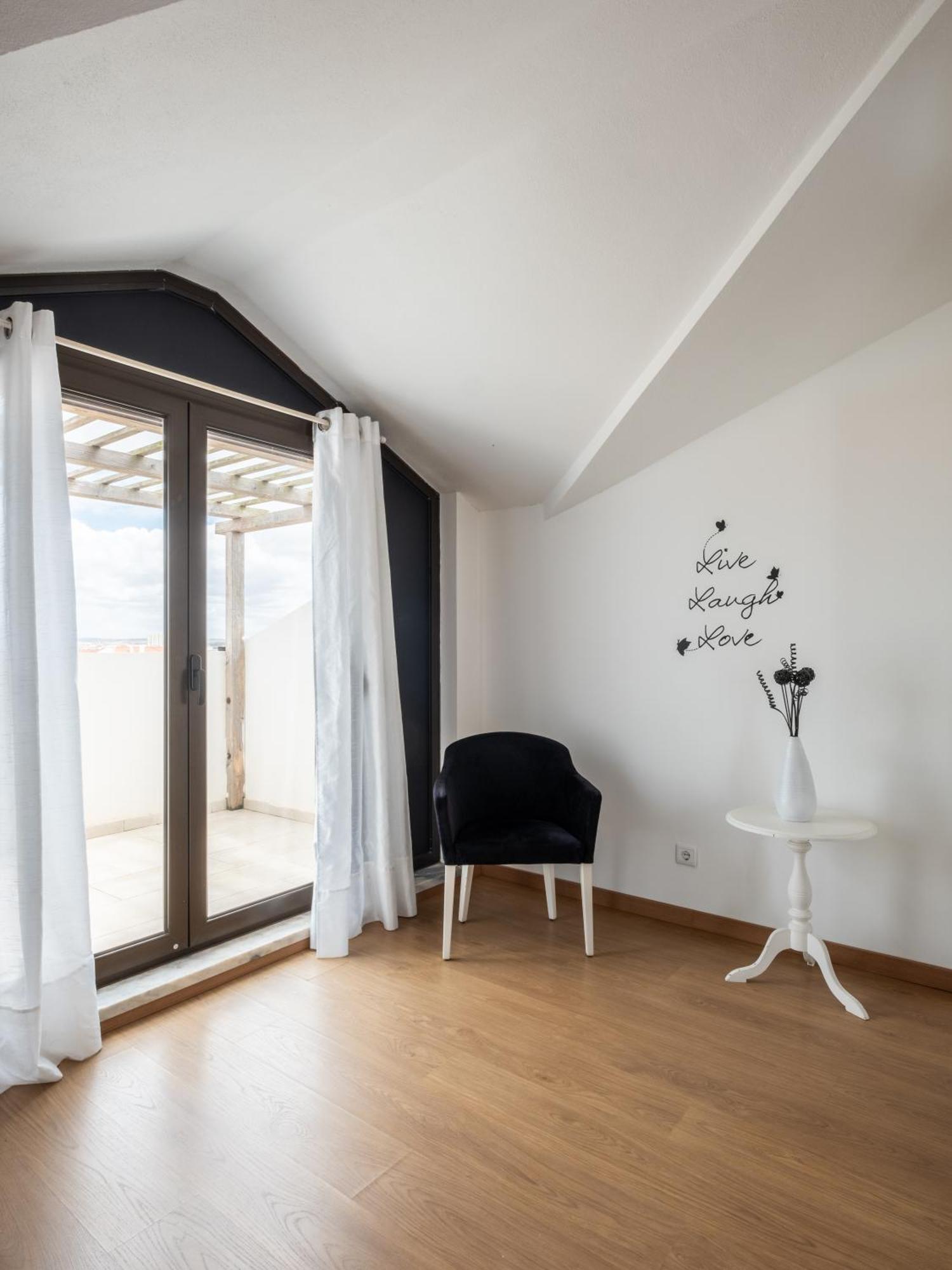 West Side Guesthouse เปนิช ภายนอก รูปภาพ