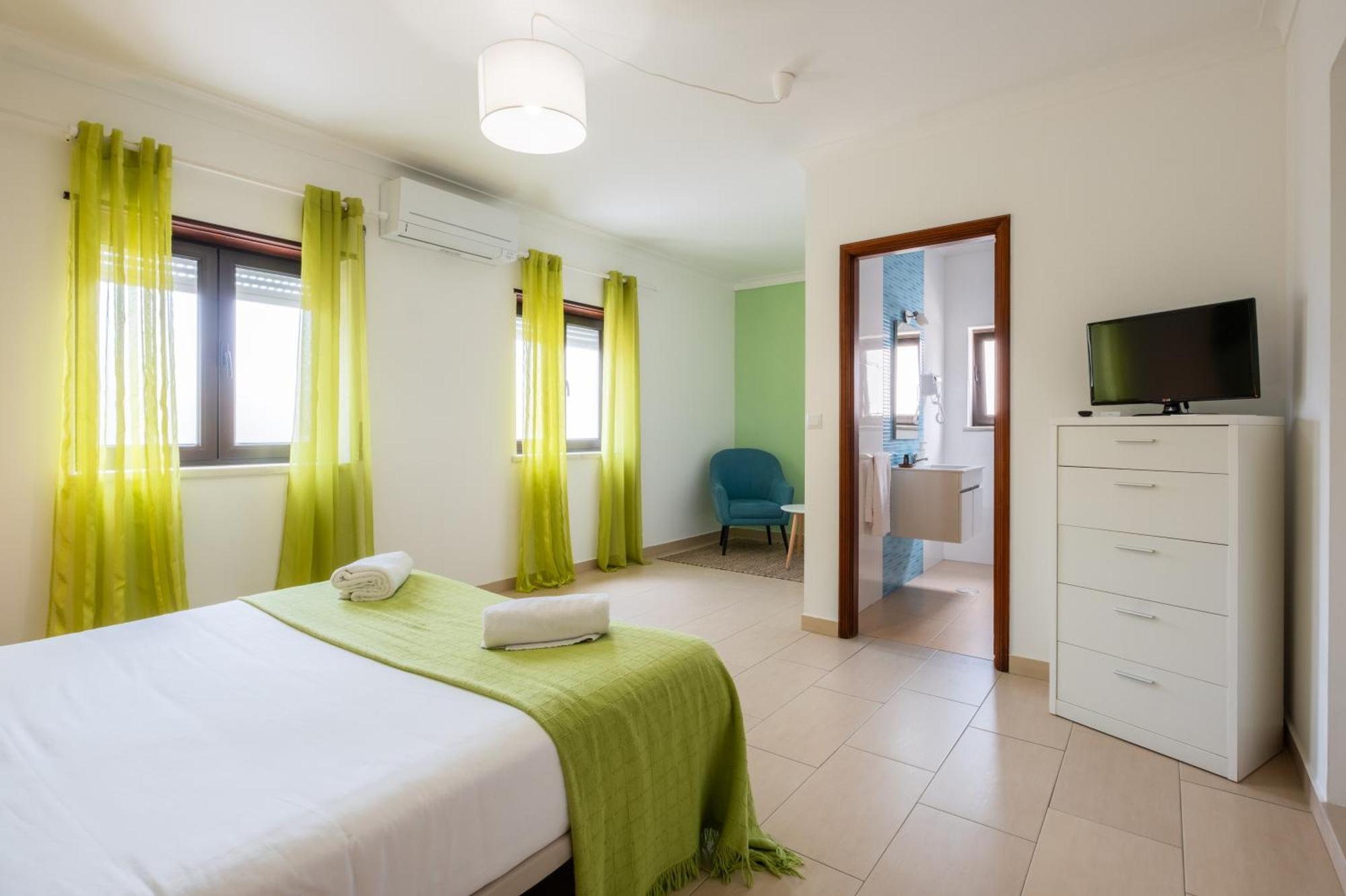 West Side Guesthouse เปนิช ภายนอก รูปภาพ